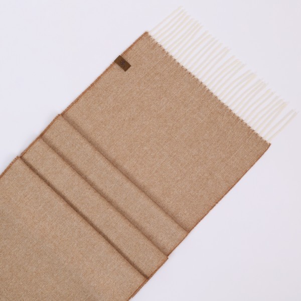 Rudos spalvos eglutės rašto šalikas