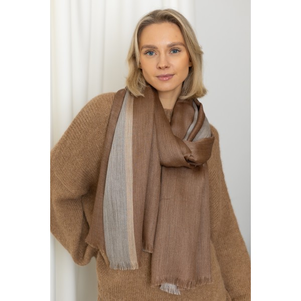 Rudos ir pilkos spalvos alpakos–šilko šalis