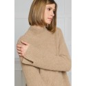 Megztinis su apykakle Selena, smėlio spalvos