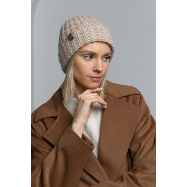 Stambaus mezgimo kepurė Cabrera, smėlio spalvos