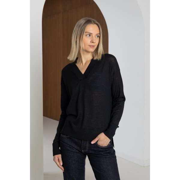 Megztinis trikampe iškirpte Nallely, juodos spalvos