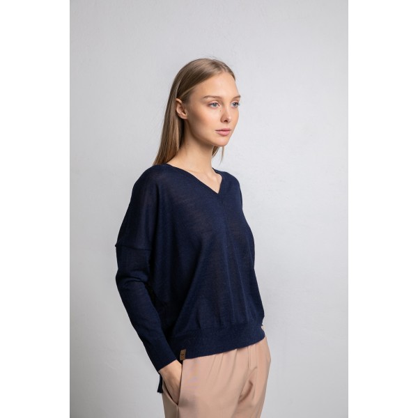 Laisvo silueto megztinis trikampe iškirpte Ariane, mėlynos spalvos