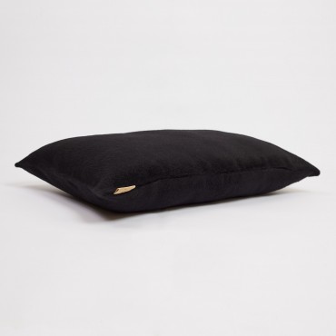 LAKA juodos spalvos pagalvėlė