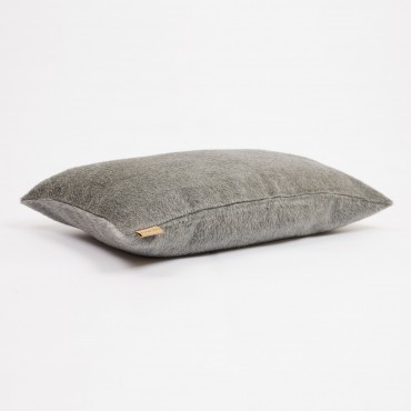 LAKA šviesiai pilkos spalvos pagalvėlė