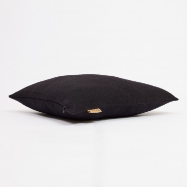 MALA juodos spalvos pagalvėlė