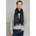 Juodos spalvos šalikas